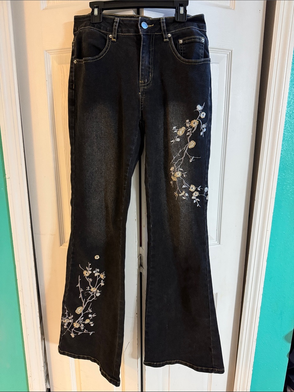 Black Embroidered Flare Jeans LIKE NEW!!